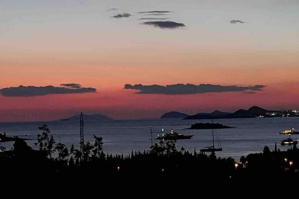 Lovely Split Level Apartment With Sea View, Pool, Free Parking And Wifi Cavtat Luaran gambar