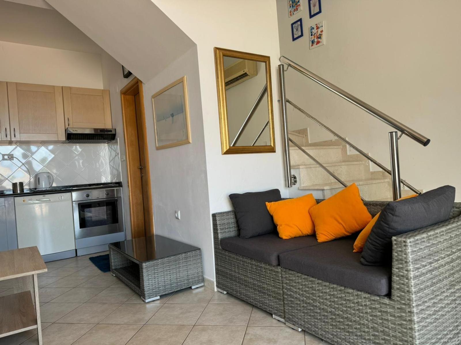 Lovely Split Level Apartment With Sea View, Pool, Free Parking And Wifi Cavtat Luaran gambar